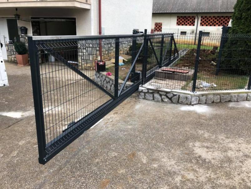 Naročite najbolj kvalitetna masivna vrata v Celju