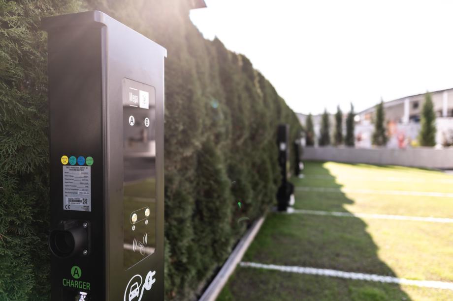 Električna vozila in polnjenje brez zapletov