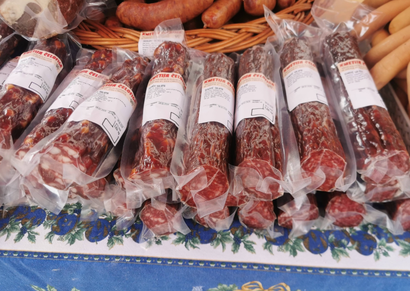 Degustacija domačih mesnin na kmetiji Podravska
