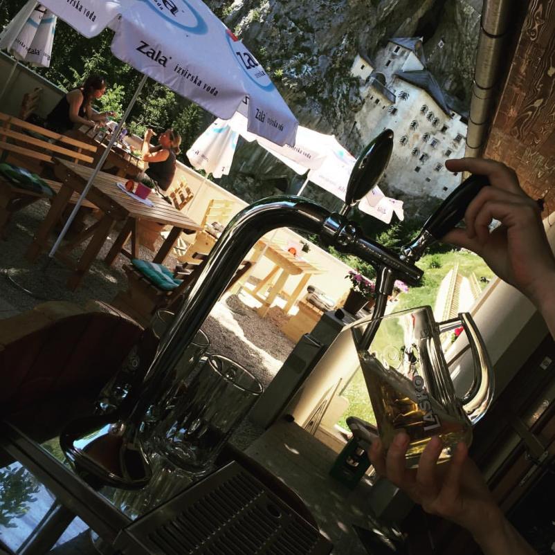 Urejen prostor za zaključene družbe Postojna