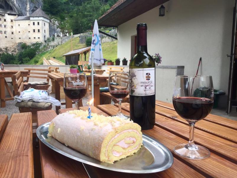 Najem prostora za zaključene družbe Postojna