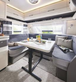 Notranjost Hobby počitniške prikolice, ki jo ugodno kupite ali najamete pri Robeta doo 