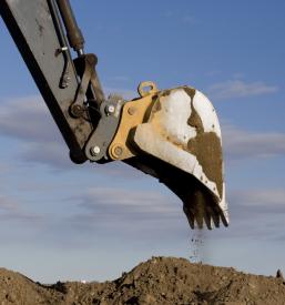 Izkopi z bagrom v Krškem