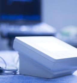 Aparat za bioresonanco