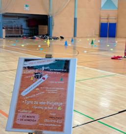 Treningi tenisa v dvorani