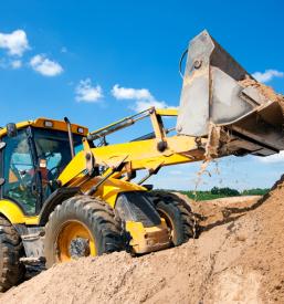 Uporaba težke gradbene mehanizacije za izkop