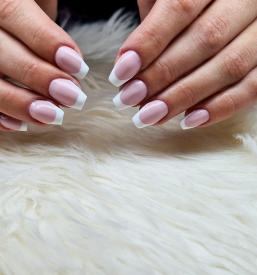 Modni gelni nohti Škofja loka