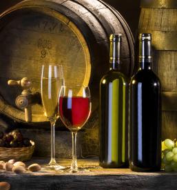 Polsuho in polsladko vino Podravska