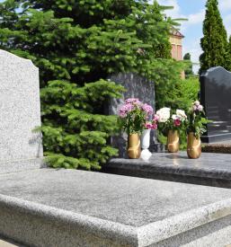 Izdelava nagrobnega spomenika Bela krajina