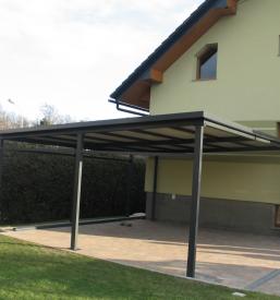 Kvaliteten nadstrešek za avto na objektu v Kranju na Gorenjskem 