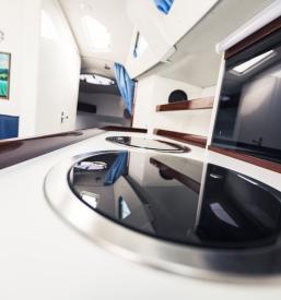 Brizganje plastike za izdelavo plovil