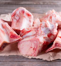 Sveže meso na kosteh