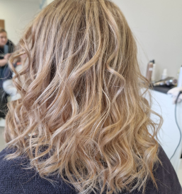 Žensko urejanje pričeske