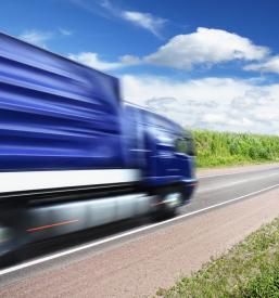 Ugodni in hitri kamionski prevozi tovora po Sloveniji