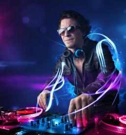 Ugoden DJ za veselice Slovenija