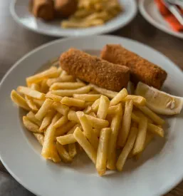 Mesni kaneloni in pomfri Radomlje