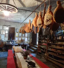 Pršut, turistična kmetija Dutovlje, Sežana