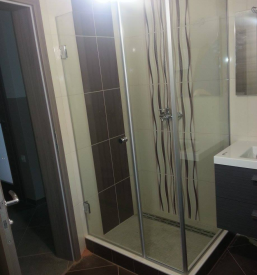 kvalitetna steklena tuš kabina