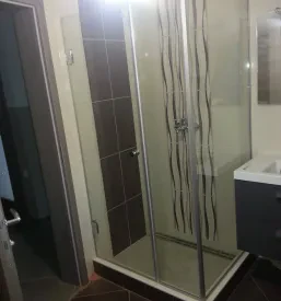 kvalitetna steklena tuš kabina