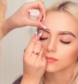 Laminacija obrvi in keratinsko vihanje trepalnic Ivančna Gorica