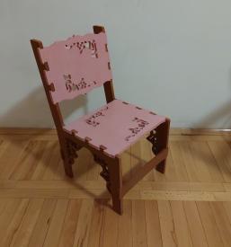 leseni stolčki za igro Savinjska