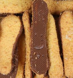 Preliti piškoti s čokolado