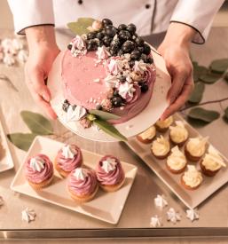 sladke dobrote in rojstno dnevne torte