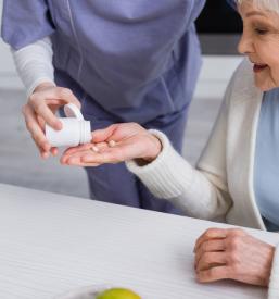 strokovna pomoč in asistenca starejšim