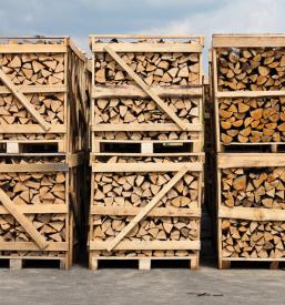 Consegna di legna e pellet Italia