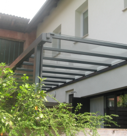 Montaža nadstreškov za teraso v Sloveniji