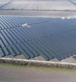 Obsežna sončna elektrarna