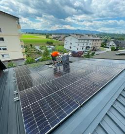 Čiščenje panelov sončne elektrarne