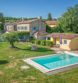 Günstige Villa mit Pool