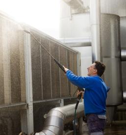 Poceni čiščenje fasade