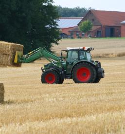 Varno delo s traktorjem Grosuplje