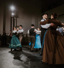 Folklorna plesna skupina