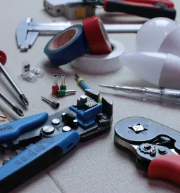 Pribor za izvedbo elektroinštalacij