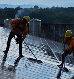 Ugodno čiščenje sončne elektrarne
