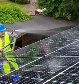 Profesionalne čiščenje solarnih panelov