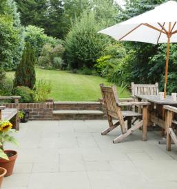 Ugodno pohištvo za vrt