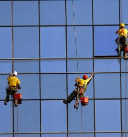 Čiščenje oken na višini