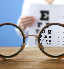 Korekcijska očala s filtrom modre svetlobe