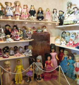 Zbirka punč v muzeju Šenčur