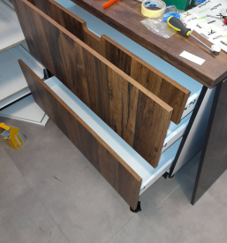 Ugoden monter pohištva