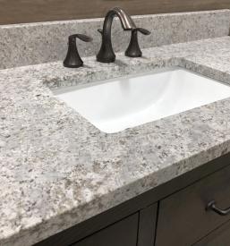 Ugoden pult iz kamna