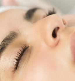 Laminacija obrvi in lash lift