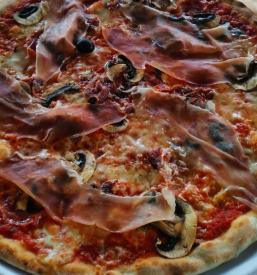 Pice iz krušne peči v najboljši piceriji na Goriškem