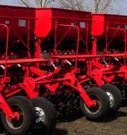 Stroji za oranje zemlje