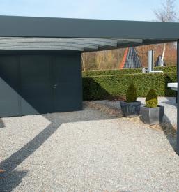 Ugoden nadstrešek za avto