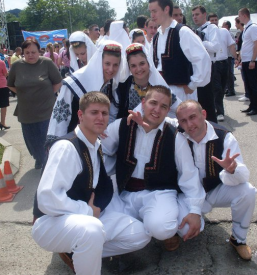 Folklorna skupinska slika